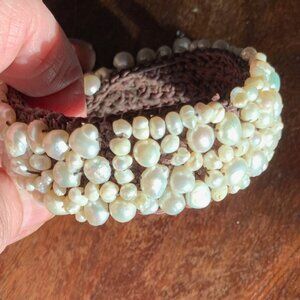 *HP* BEAUTIFUL PEARL LIKE BRACELET. NWOT